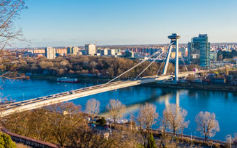 Новый мост и ресторан НЛО в Братиславе, Словакия