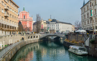 Потрійний міст і річка Любляниця в Любляні, Словенія